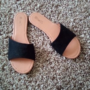 Black swade rue21 ! Slippers